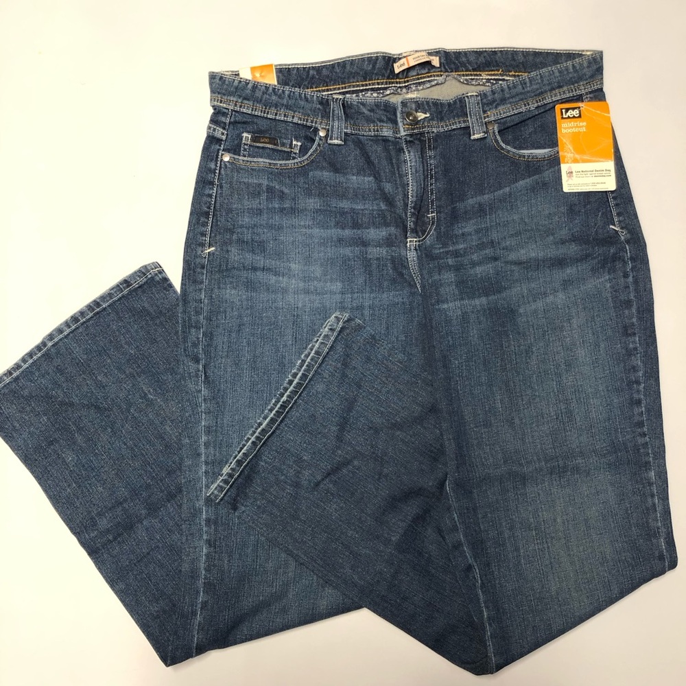 Lee mid rise bootcut jeans size 18 medium